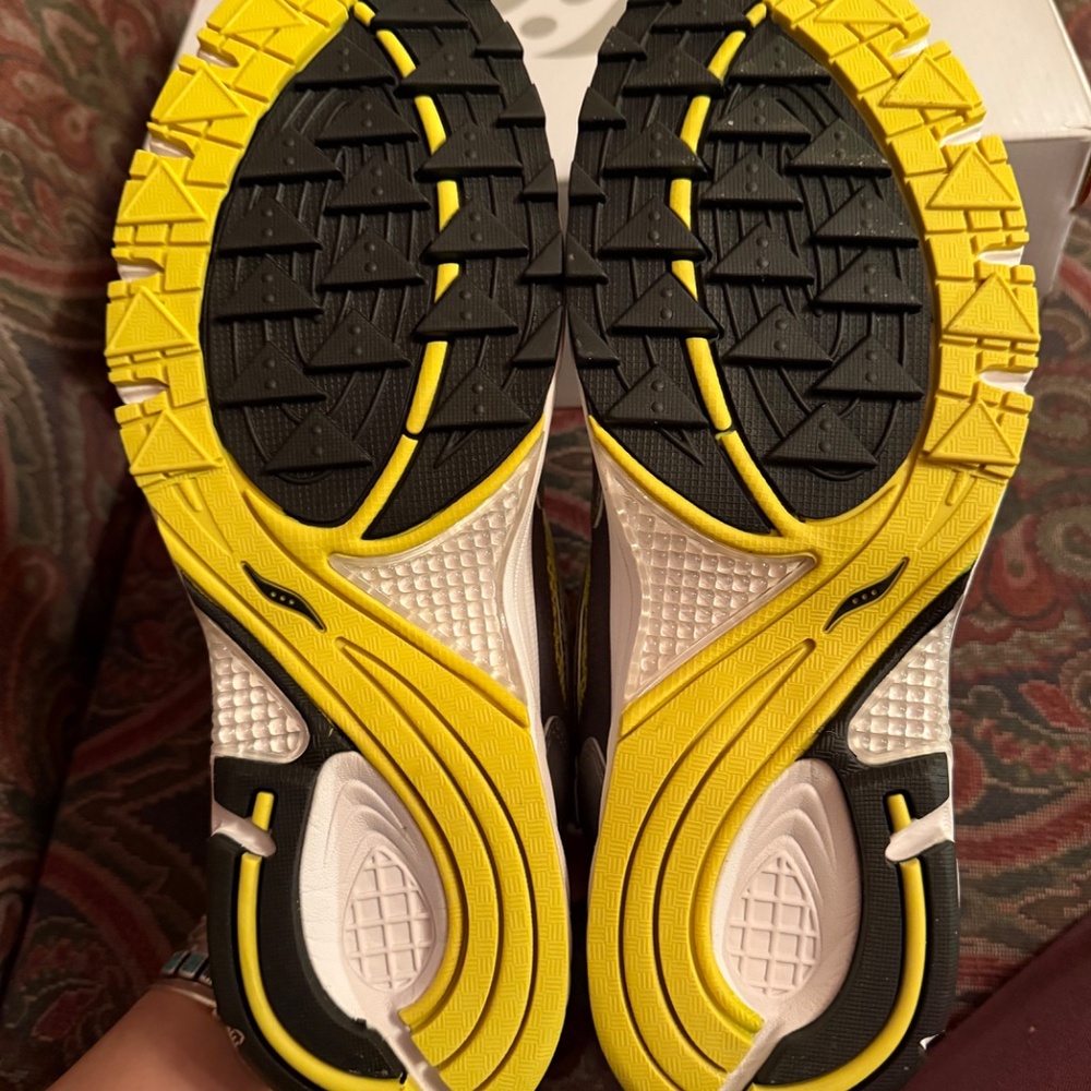 NEW Saucony Grid Jazz 9 Sneaker M (size 9.5) / W size 11) Neon Yellow/Silver - Picture 3 of 7